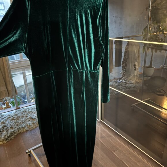 Ever New Antionette Wrap Velvet Midi Emerald Green - Picture 6 of 7